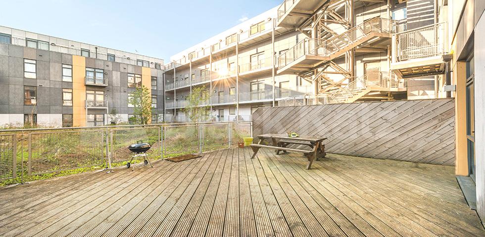 			STUNNING TWO BED WITH ROOF TERRACE!, 2 Bedroom, 1 bath, 1 reception Flat			 Axminster Road, HOLLOWAY